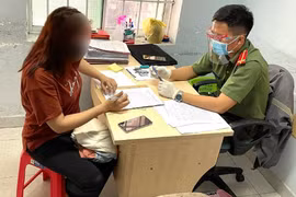 Chồng vi phạm Chỉ thị 16, vợ lên Facebook xúc phạm công an