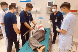 Người đàn ông bị máy chế biến gỗ cắt lìa cánh tay