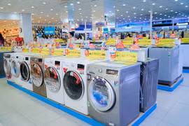 Siêu thị điện máy tồn kho, lỗ lớn