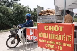 Để ma túy trong ví tiền, người đàn ông bị bắt giữ khi qua chốt kiểm soát dịch