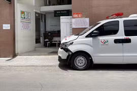 Điều tra vụ người đàn ông tử vong sau khi rơi từ lầu 5 bệnh viện ở Bình Thuận
