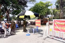 Xử phạt 25 triệu đồng 5 người trốn khai báo y tế, đi đường mòn vào địa bàn huyện