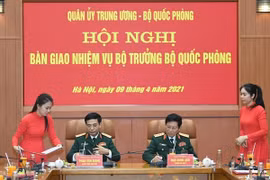 Bàn giao nhiệm vụ Bộ trưởng Bộ Quốc phòng