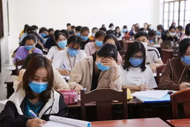 Bộ Giáo dục và Đào tạo yêu cầu các trường đại học giữ ổn định mức học phí như hiện nay