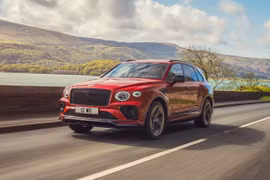 Bentley Bentayga S 2022 có giá từ 220.000 USD, được bán ra vào tháng 10 năm nay