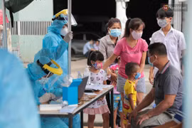 'Ổ dịch' hội thánh Phục hưng: Phong toả khu tập thể ở quận Bình Thạnh