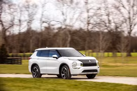 Mitsubishi Outlander 2022 có giá từ 26.990 USD tại Mỹ