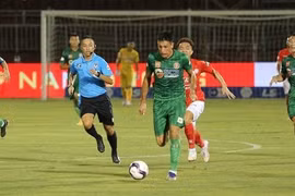 Vừa ra mắt V.League, HLV Nhật Bản của CLB Sài Gòn đã chê trọng tài