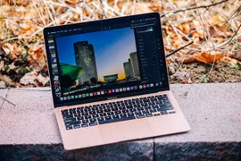 MacBook Air M1 đã rẻ hơn giá gốc đến 155 USD