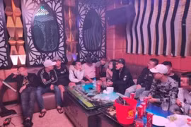 Phát hiện gần 40 thanh niên 'phê' ma tuý trong quán karaoke