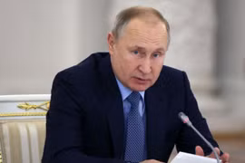 Ông Putin ra lệnh ngừng hoạt động 1 tuần có trả lương khi COVID tăng mạnh