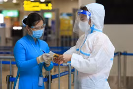 Mở lại tất cả đường bay nội địa, hành khách và trẻ em đi cùng không cần tiêm đủ liều vaccine