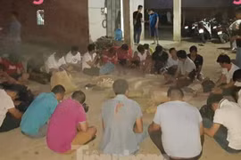 Triệt phá sới bạc khủng, thu giữ số tiền gần 100 triệu đồng