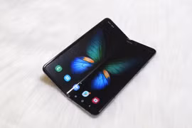 Trời quá lạnh khiến điện thoại gập Samsung bị hỏng màn hình