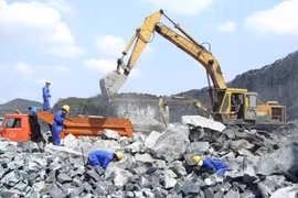 Hà Nam: Sập mỏ đá sau tiếng nổ lớn, 2 người tử vong