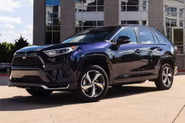 Dịch Covid-19 khiến Toyota phải dừng sản xuất 2 dòng xe ăn khách