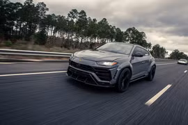 Lamborghini Urus sở hữu gói độ carbon màu xanh lạ mắt