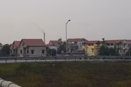 Mặc cho ô nhiễm không khí, UBND huyện Sóc Sơn vẫn để các lò gạch không phép ngày đêm xả khói