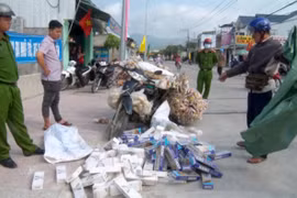 Bắt quả tang người đàn ông vận chuyển 1.500 bao thuốc lá lậu