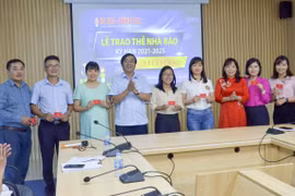 Báo Bà Rịa- Vũng Tàu: Trao thẻ nhà báo, kỳ hạn 2021-2025 cho cán bộ, phóng viên