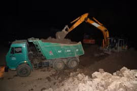Sóc Trăng: Bắt quả tang vụ khai thác đất mặt trái phép