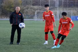 HLV Park Hang Seo thi sút xà ngang với dàn cầu thủ U23 Việt Nam