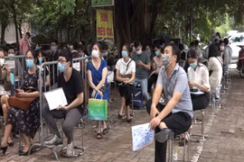 Nới lỏng giãn cách người dân Hà Nội đổ xô đi làm thủ tục đất đai