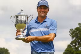 Golfer Kevin Kisner giành ngôi vô địch Wyndham Championship 2021