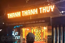 Bắt quả tang nhân viên mát xa khỏa thân, nhảy múa phục vụ khách