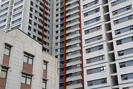 Hà Nội: Bé trai 3 tuổi rơi từ chung cư xuống tử vong