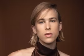 Diễn viên Tommy Dorfman công khai là người chuyển giới