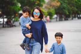 Những bà mẹ đơn thân của showbiz Việt