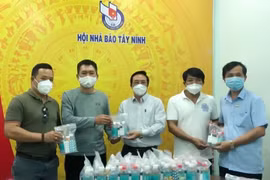 Tây Ninh trang bị thuốc điều trị Covid-19 cho đội ngũ làm báo
