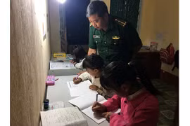 “Người cha nuôi Biên phòng” - Sưởi ấm lòng người nơi biên giới