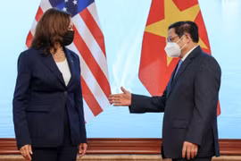 Chuyến công du của bà Harris và câu chuyện “Nước Mỹ đã trở lại”