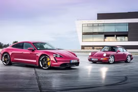 Porsche Taycan 2022 được bổ sung tính năng hỗ trợ đỗ xe từ xa bằng Smartphone
