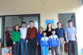 Báo Giáo dục & Thời đại tổ chức Lễ khánh thành và bàn giao nhà cho 2 anh em mồ côi