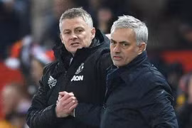 HLV MU mỉa mai Mourinho trước trận đại chiến