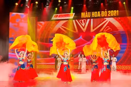 Xúc động những ký ức hào hùng tại Chương trình nghệ thuật “Màu hoa đỏ” lần thứ 14