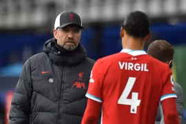 HLV Jurgen Klopp nói gì về chấn thương của Van Dijk?