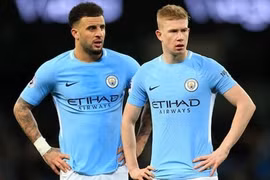 HLV Pep Guardiola nói gì sau chấn thương của Walker và De Bruyne?