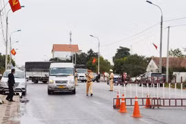 Quảng Ninh: Phát hiện gần 20 người trong xe chở lợn trốn qua chốt kiểm soát dịch