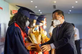 Báo Tiền Phong trao học bổng cho 130 sinh viên có hoàn cảnh khó khăn