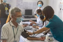 Hoàn thành khám sàng lọc phục vụ tiêm chủng vắc xin trong tháng 7