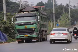 Hà Nội: Xe chở quá khổ quá tải tung hoành tại huyện Ba Vì