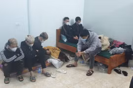 Phát hiện nhóm đối tượng thuê phòng trọ, tổ chức bay lắc tập thể