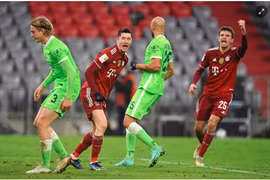 Lewandowski phá kỷ lục ghi nhiều bàn nhất trong năm của Muller