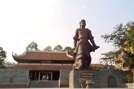 Thường trực Thành ủy Hà Nội dâng hương tưởng nhớ Quang Trung - Nguyễn Huệ