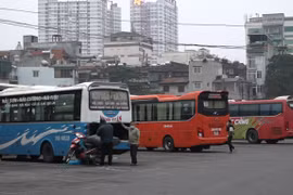 Bến xe vắng khách, cao tốc Pháp Vân - Cầu Giẽ ùn tắc ngày cuối kỳ nghỉ Tết