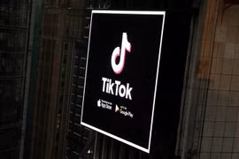 Bé gái 12 tuổi ở Anh kiện TikTok ra tòa